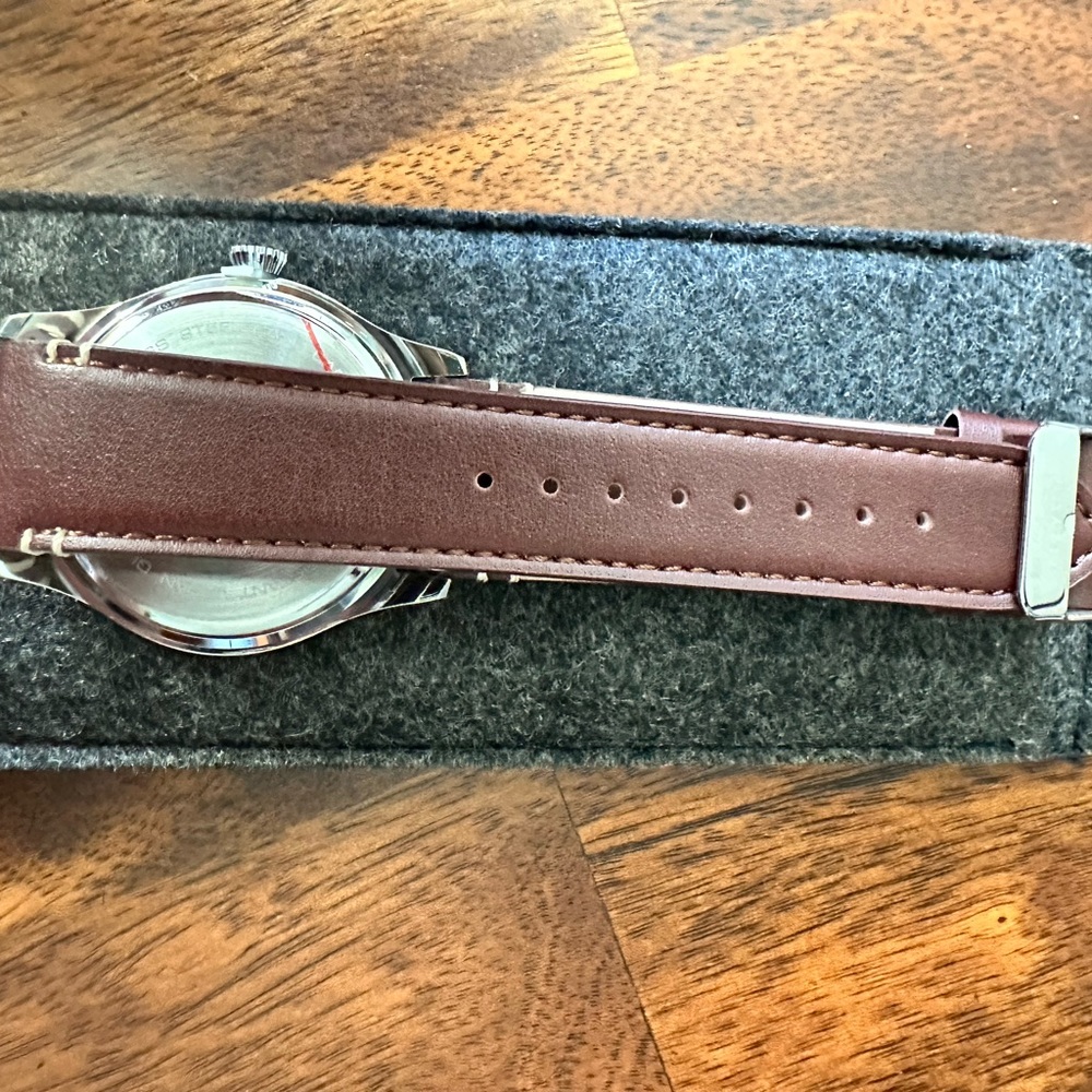 ELEVON Watch - Picture 5 of 8